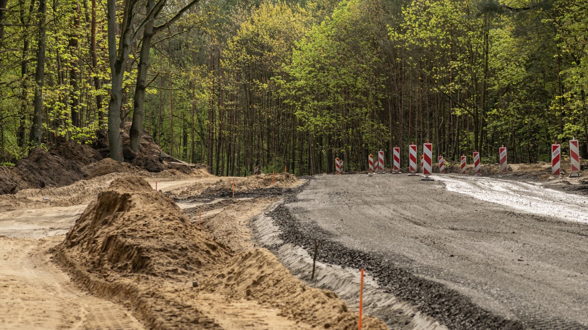 Budowa drogi w lesie - Głębokie